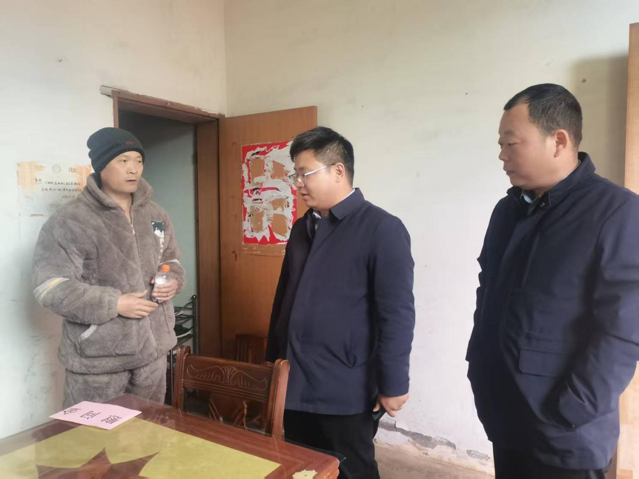 節(jié)前慰問送溫暖，濃濃關懷顯真情 ——安徽華宇電纜集團工會開展春節(jié)慰問困難職工活動
